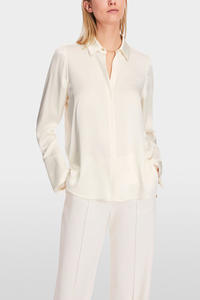 Fine silk blouse with chain button