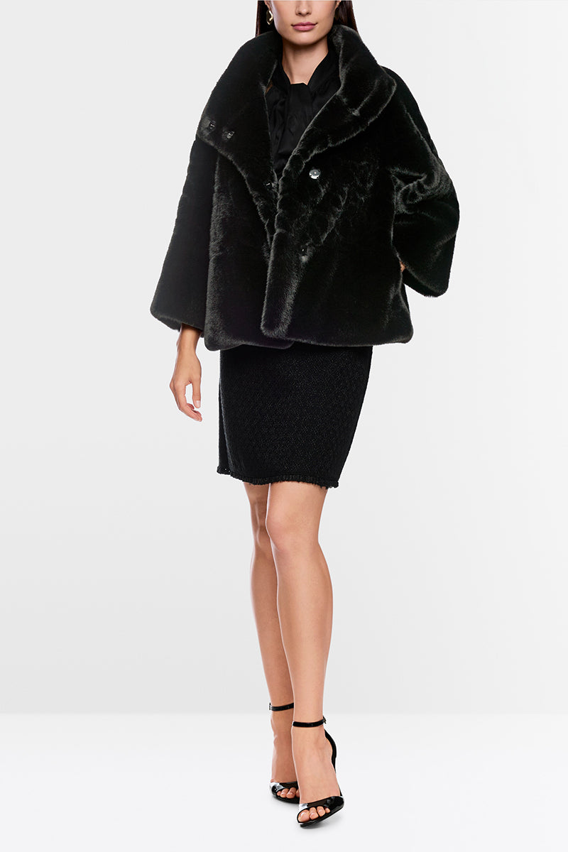 Elegant jacket with faux fur