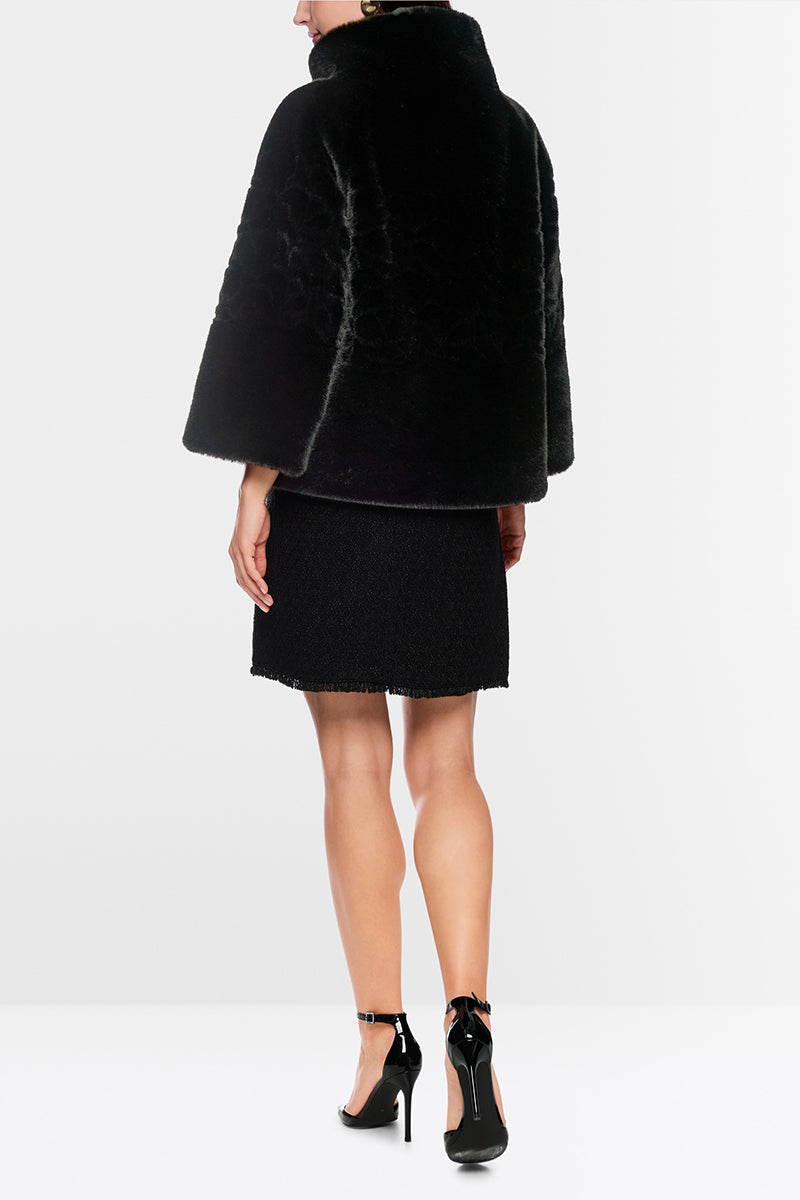 Elegant jacket with faux fur