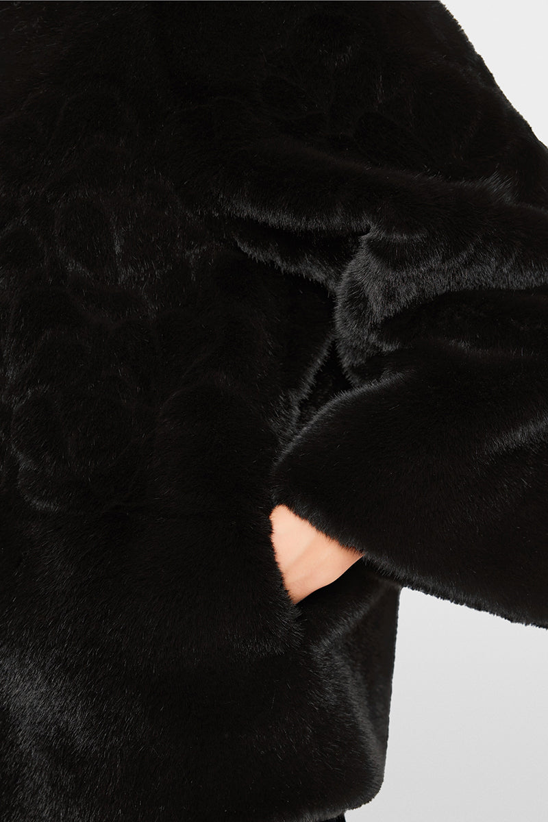 Elegant jacket with faux fur