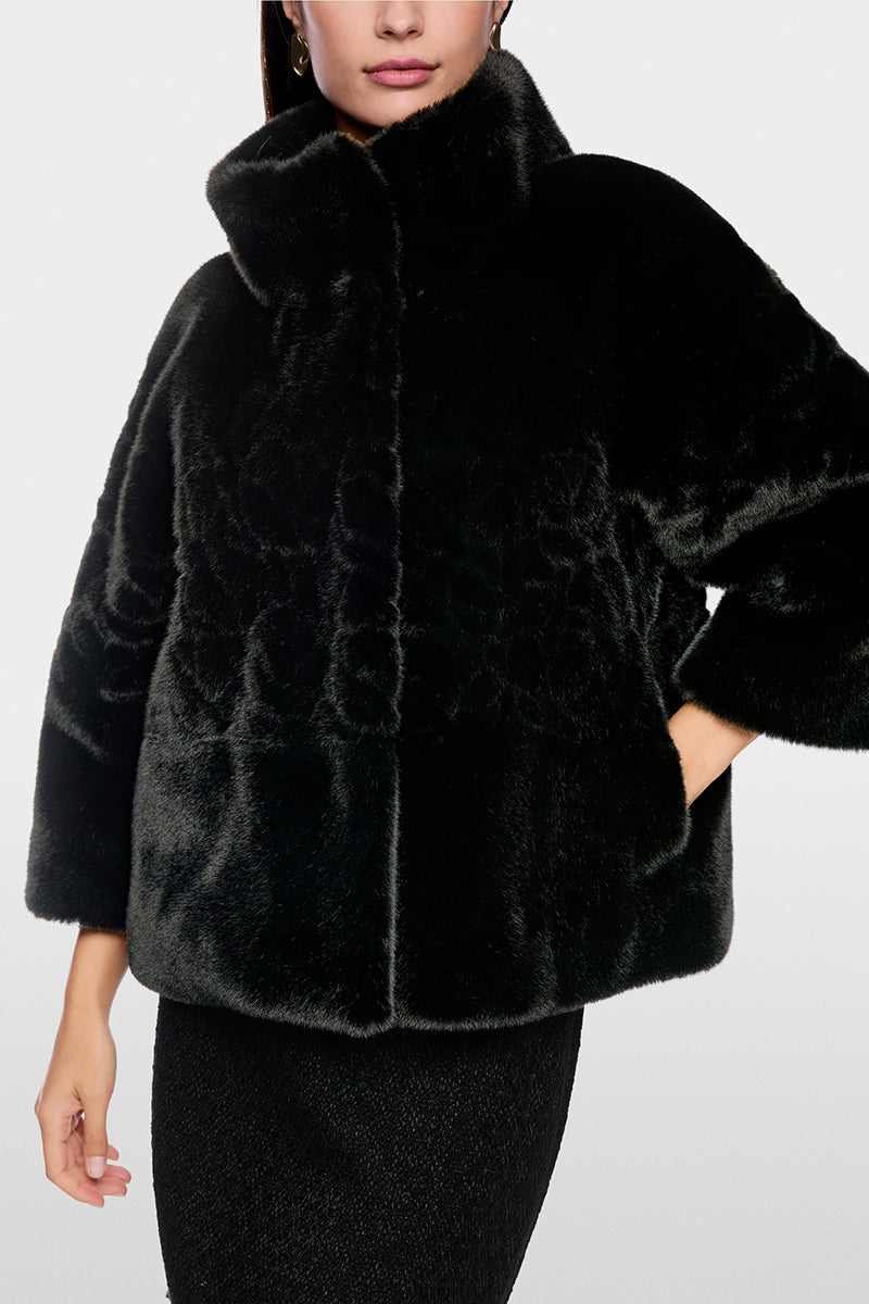 Elegant jacket with faux fur