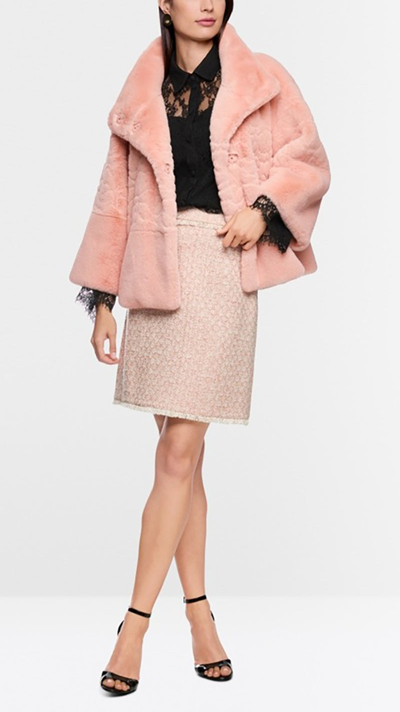 Elegant jacket with faux fur