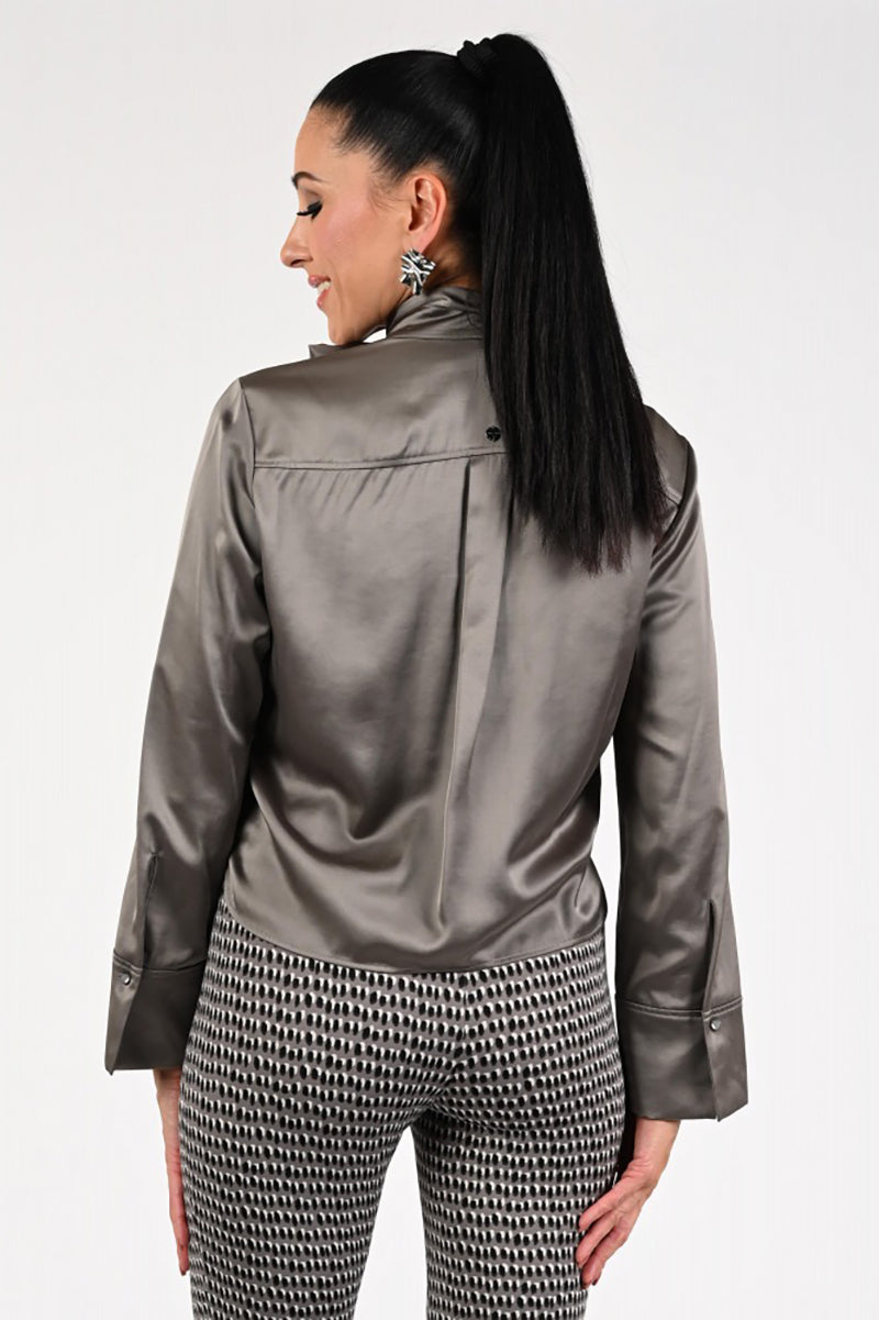 Feminine blouse with bow