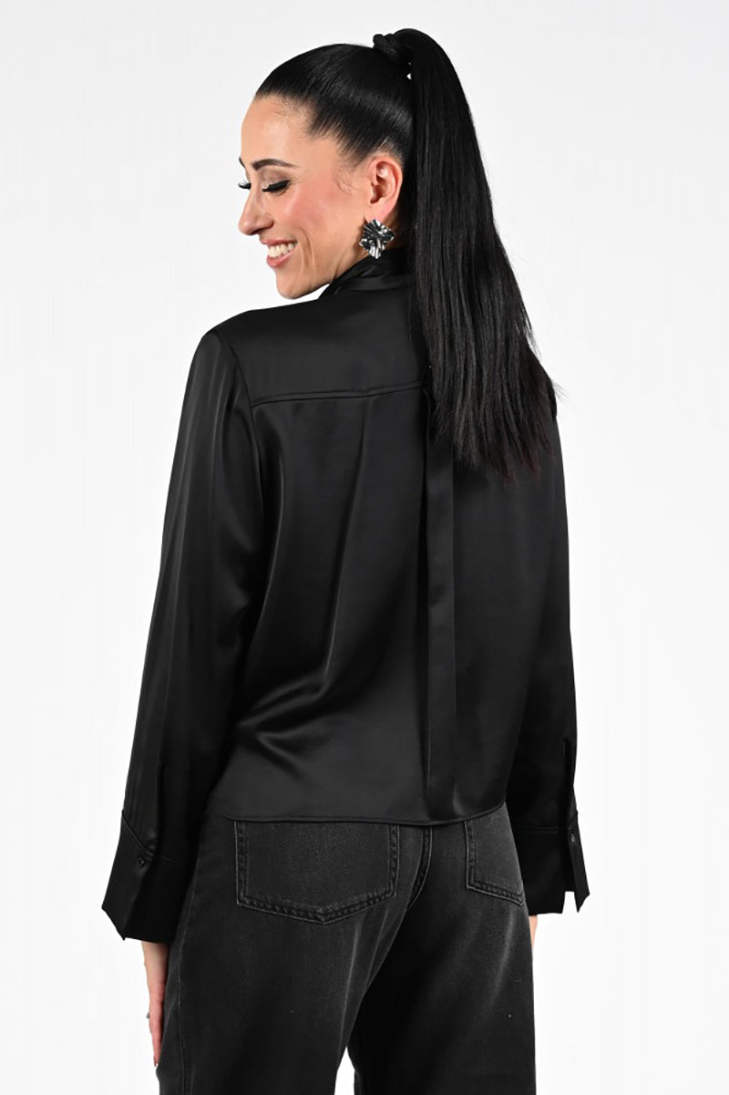 Feminine blouse with bow