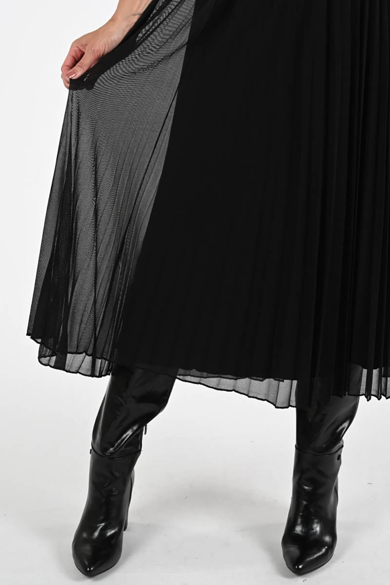 Pleated skirt