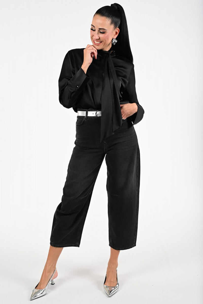 Feminine blouse with bow