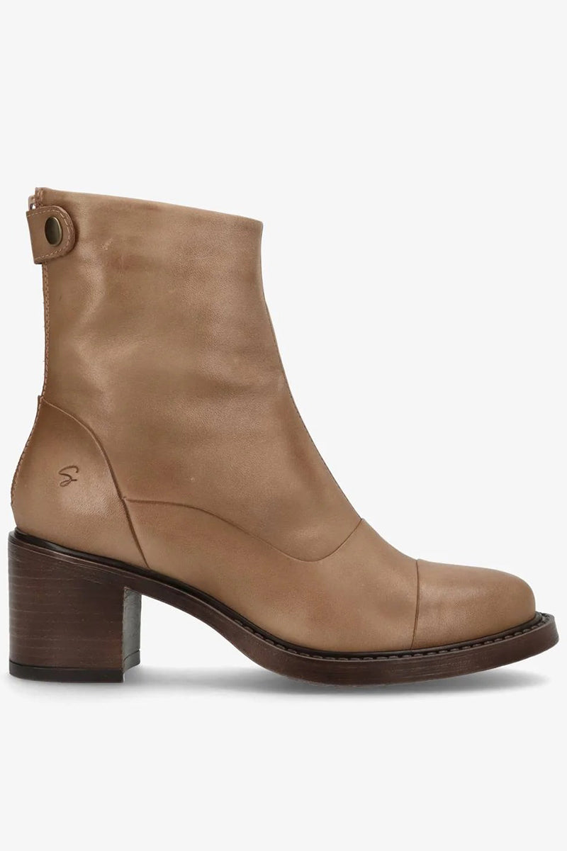 Victoria heel boots