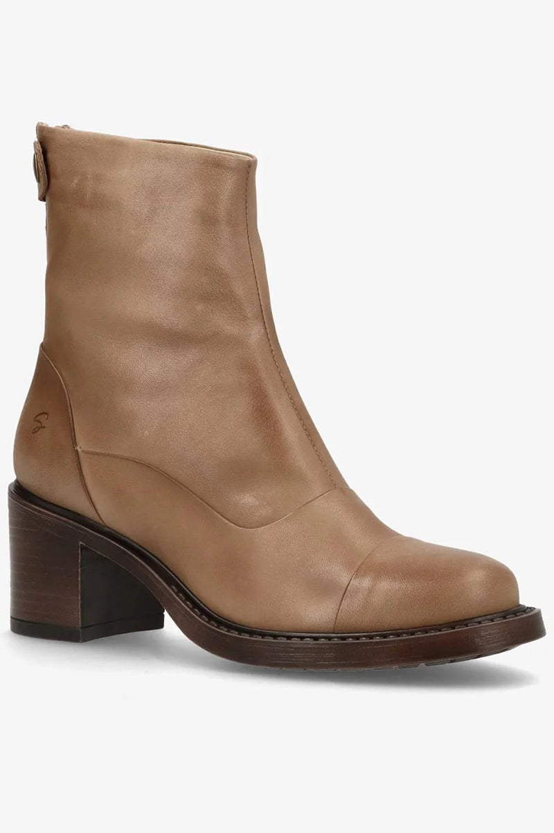 Victoria heel boots
