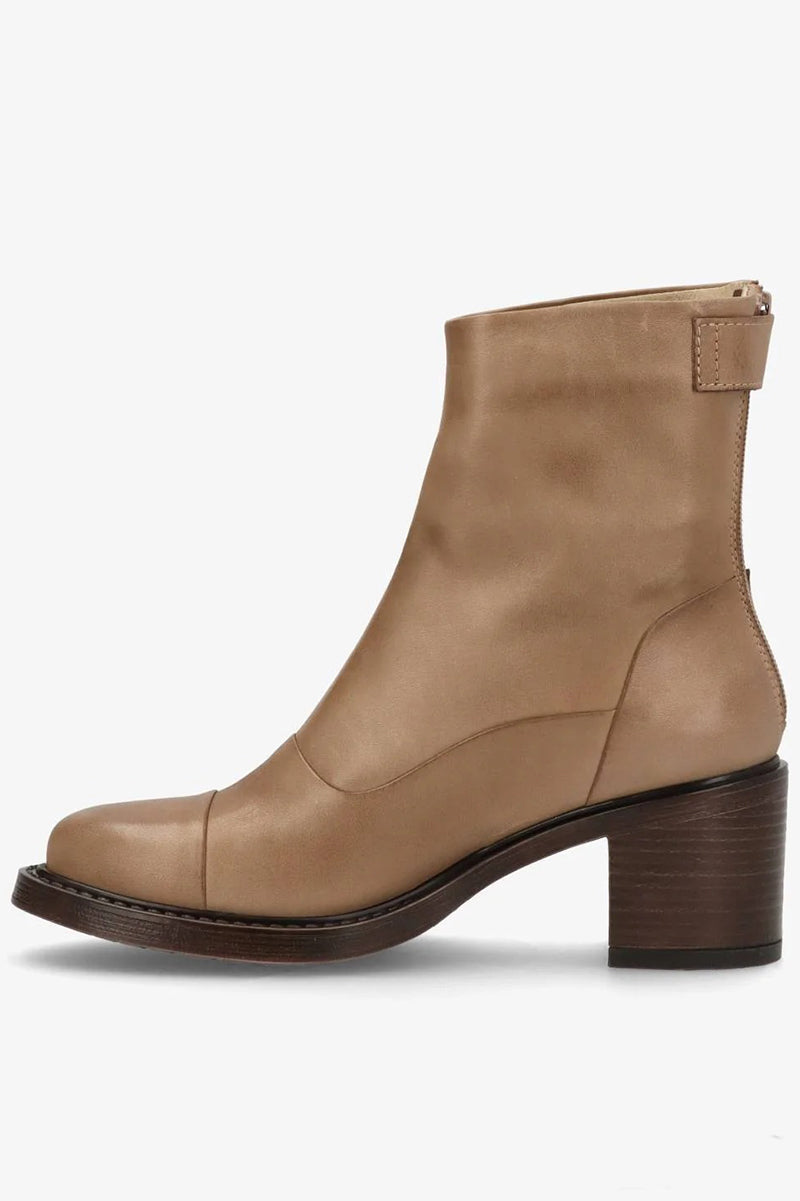Victoria heel boots