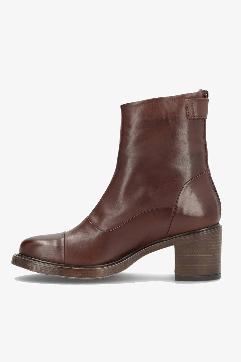 Victoria heel boots