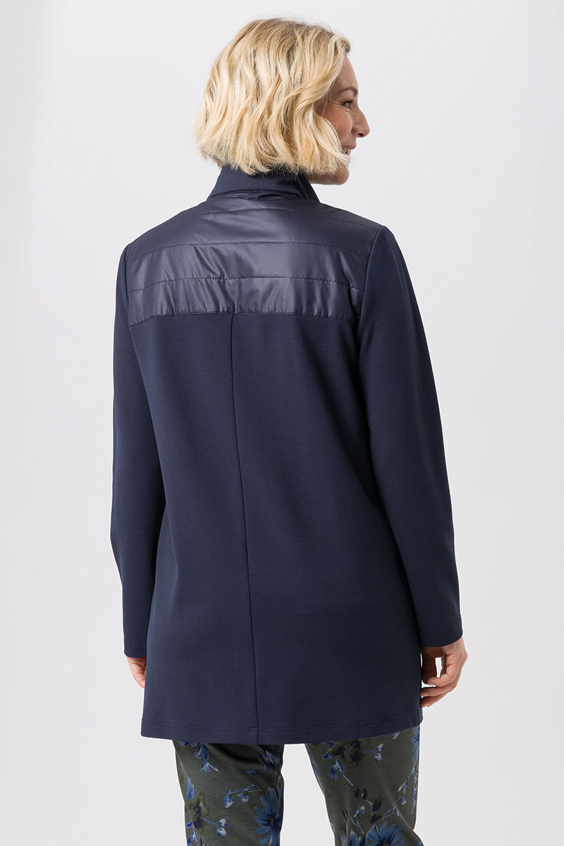 Long jacket with variable collar