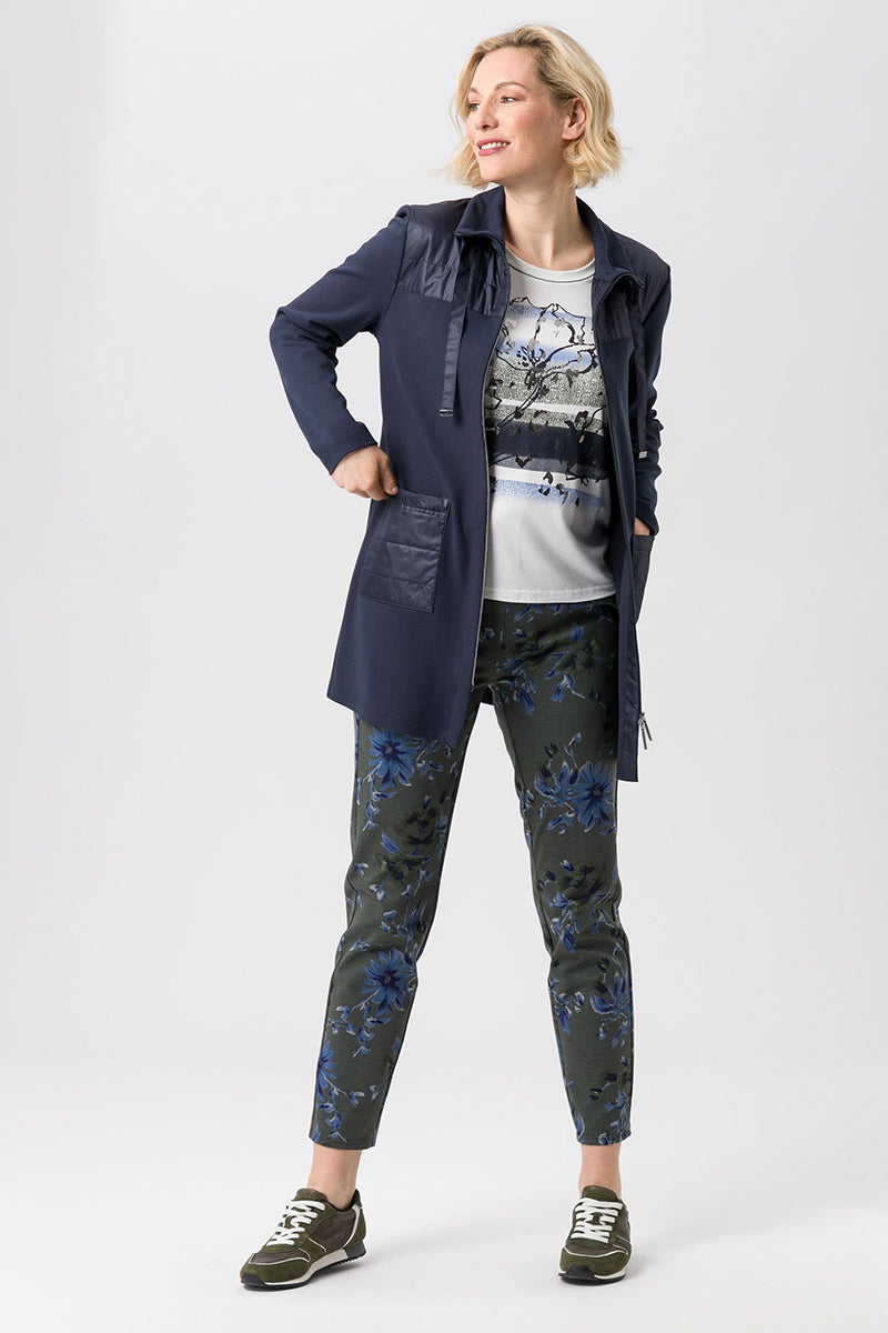 Long jacket with variable collar