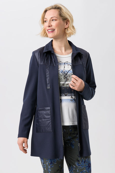 Long jacket with variable collar