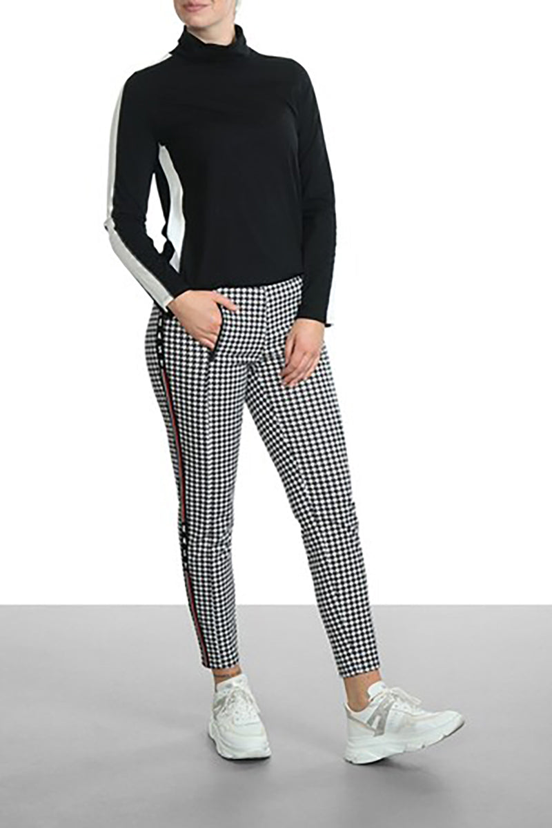 Turtleneck with contrasting stripes on the sides