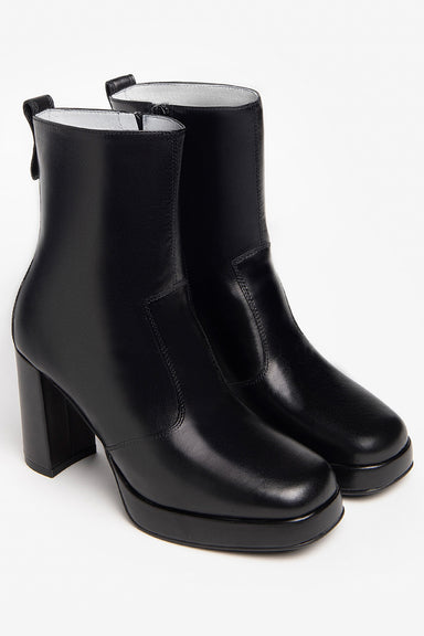 Ankle leather boots