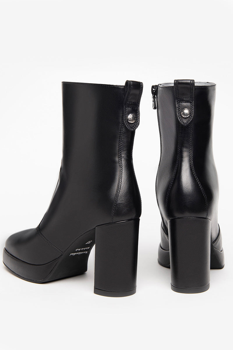 Ankle leather boots