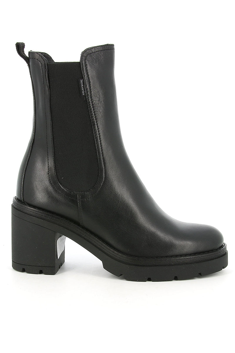 Stílhreinir svartir ökklaskór með hæl. 